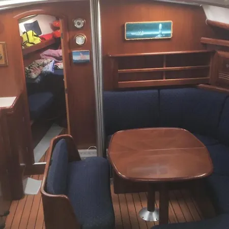 Botel Bnsail Barca A Vela Per Crociere, Veleggiate O Semplice Relax A Bordo
